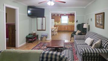 Apartment (4 Bedrooms) | Front of property