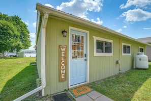 House (2 Bedrooms) | Interior - Fire Pit, Private Dock! Lamoka Lake Retreat (Bradford)