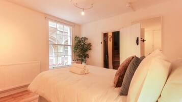Iron/ironing board, WiFi, bed sheets