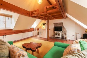 TV, fireplace - Christmas Steps Quirky 2 Bed - Hopewell (Bristol)