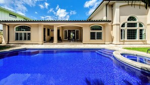 Pool - 4 Bedroom Beautiful Home in Kahala (Honolulu)