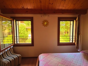 2 dormitorios, tabla de planchar con plancha, wifi gratis y ropa de cama