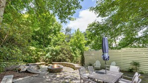 Outdoor dining - Highlands Hideaway | Close to Town, Pet Friendly, Custom Firepit (Highlands)