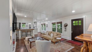 Living area - Highlands Hideaway | Close to Town, Pet Friendly, Custom Firepit (Highlands)
