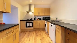 Unclassified image, 4 of 14, button - Lincoln Central, Free Parking, Easy Access to Town Centre and bypass (Lincoln)