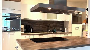 Private kitchen - Charming villa with panoramic views. (La Roche-en-Ardenne)