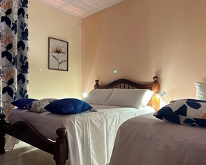 Phòng 3, quang cảnh sân vườn