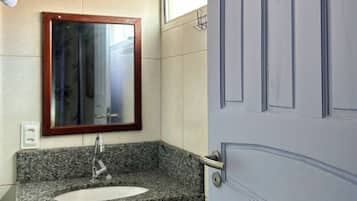 Doppelzimmer | Badezimmer