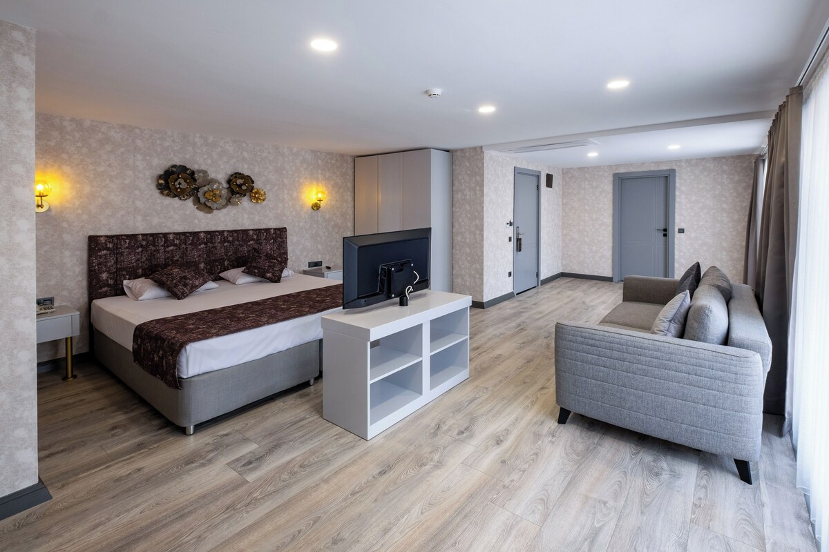 Suite, City View | Premium bedding, minibar, in-room safe, blackout drapes