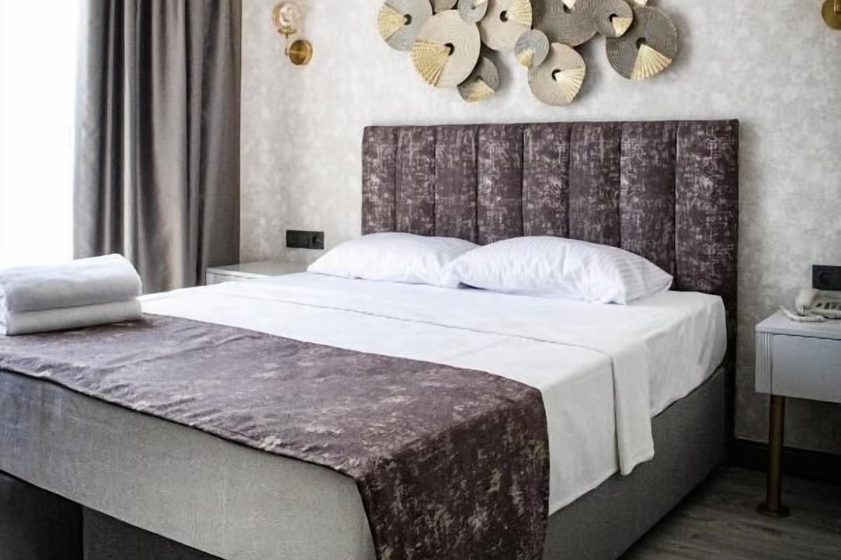 Standard Double Room, City View | Premium bedding, minibar, in-room safe, blackout drapes