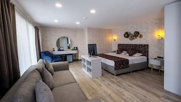 Suite, City View