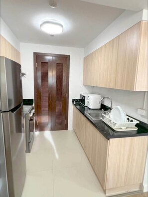 Comfort Apartment, City View | Private kitchen - Camella Homes Woodhills (San Pedro)