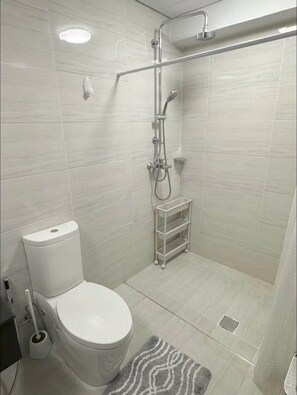 Comfort Apartment, City View | Bathroom - Camella Homes Woodhills (San Pedro)