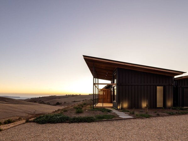 Exterior - Studio on Forktree – Modern Coastal Retreat (Carrickalinga)