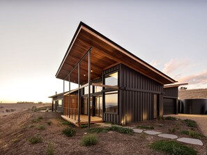 Exterior - Studio on Forktree – Modern Coastal Retreat (Carrickalinga)