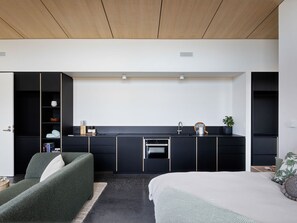 Room - Studio on Forktree – Modern Coastal Retreat (Carrickalinga)