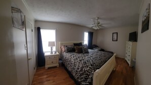 Unclassified image, 4 of 8, button - Soothing 2-bed charming ranch home in quiet neighborhood with fully fenced yard! (Lumberton)