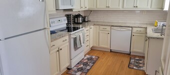 Soothing 2-bed charming ranch home in quiet neighborhood with fully fenced yard!