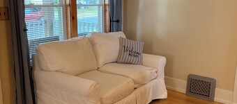 Comfy & Quaint Retreat Family & Pet Friendly