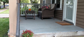 Comfy & Quaint Retreat Family & Pet Friendly