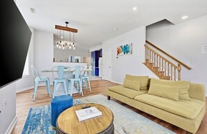 Smart TV - Exquisite Beach House! Steps to Beach, Boardwalk, Nightlife, Casinos Restaurants (Atlantic City)