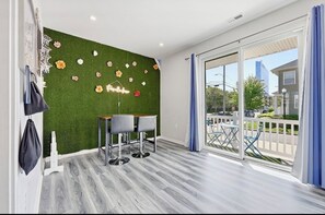 Interior - Exquisite Beach House! Steps to Beach, Boardwalk, Nightlife, Casinos Restaurants (Atlantic City)