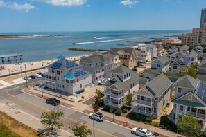 Exterior - Exquisite Beach House! Steps to Beach, Boardwalk, Nightlife, Casinos Restaurants (Atlantic City)