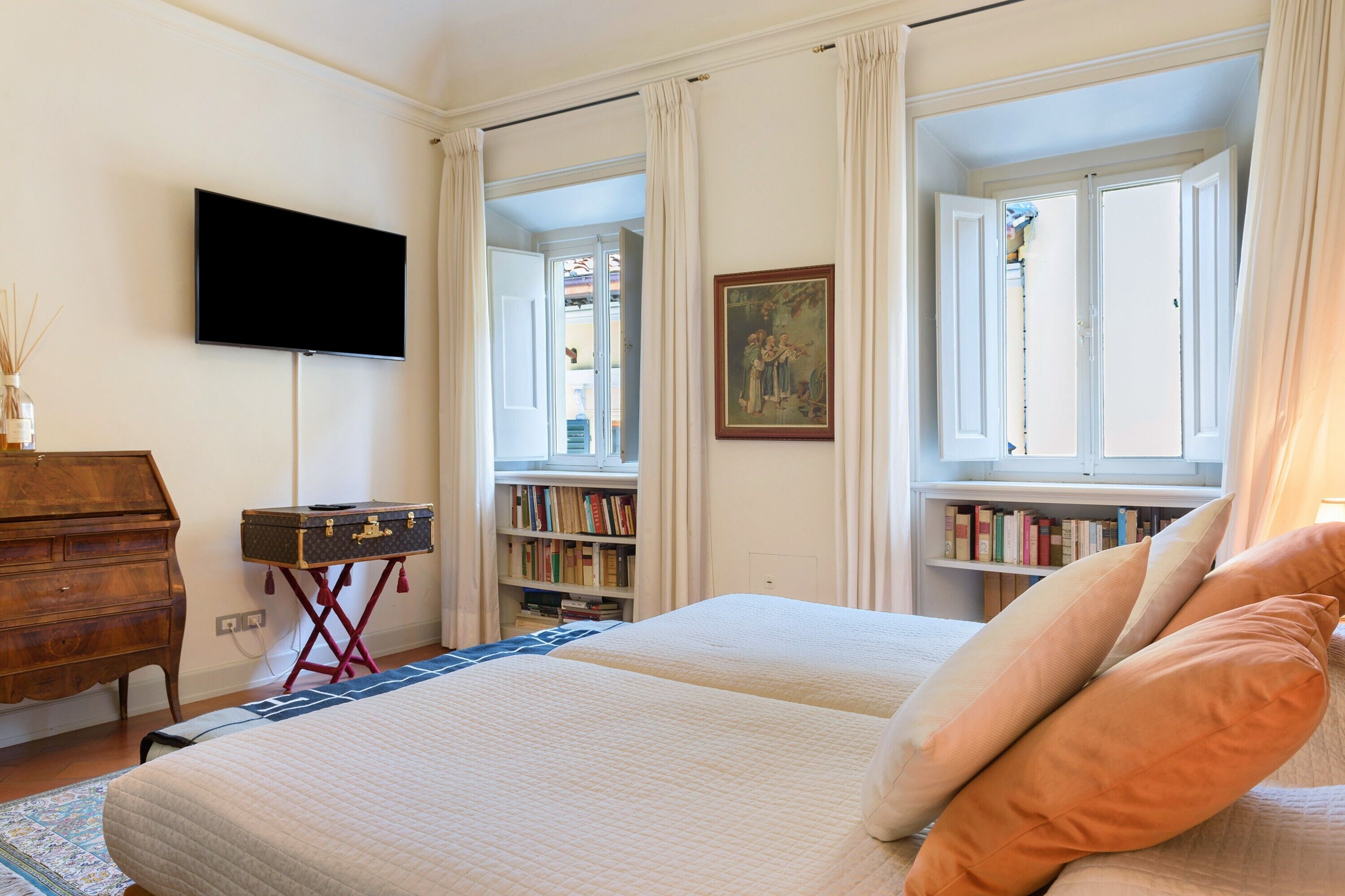 Iron/ironing board, WiFi, bed sheets