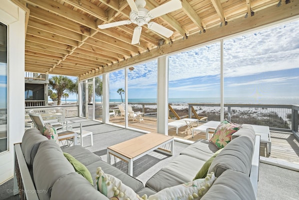 Terrace/patio - ☀️Stunning Gulf Views | Screened in Porch | Pet Friendly | Pelican Way☀️ (Indian Pass)