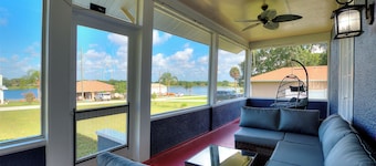 Spacious Lakefront 5BR home, Near Disney, Legoland