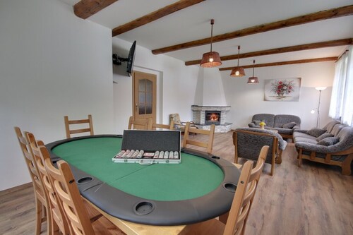 Delightful 5-bedroom cottage in Dolní Dvůr perfect for families