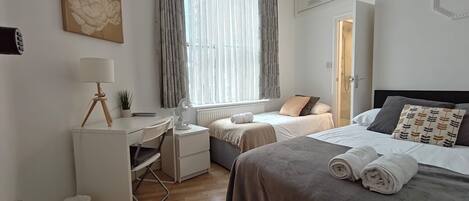 4 bedrooms, WiFi (free)