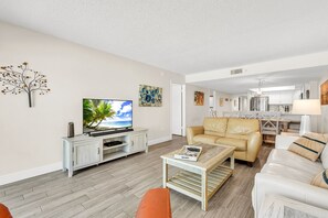 Smart TV - 🌞Beachfront Condo🌴Sunset Views | Heated Pool + Tennis | Sea Oats 303 (Redington Shores)
