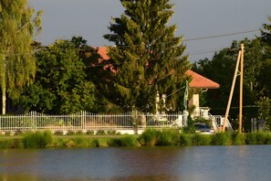 Property grounds - Chez Daniel et Zdenka – Cendrine Room (Villars-les-Dombes)