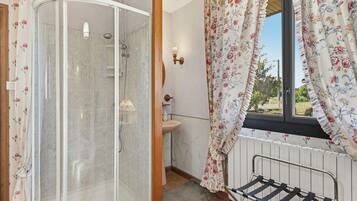 Shower, towels