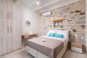 Iron/ironing board, travel cot, WiFi, bed sheets - ELMARA Crete Beachside Villa 3 with Private Pool (Kokkinos Pirgos)