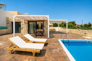 Pool - ELMARA Crete Beachside Villa 3 with Private Pool (Kokkinos Pirgos)