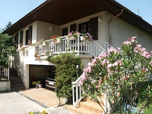 Exterior - Chez Daniel and Zdenka - Géraldine Room (Villars-les-Dombes)