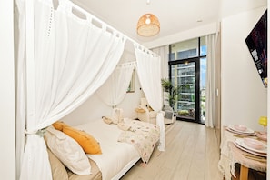 Apartment, Balkon | Bügeleisen/Bügelbrett, kostenloses WLAN
