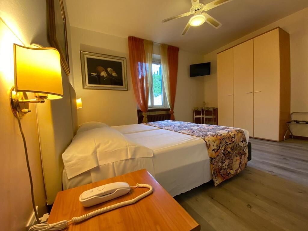 Economy-Zweibettzimmer, Blick auf den Innenhof