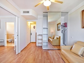 Familien-Vierbettzimmer, Seeblick | Wohnbereich