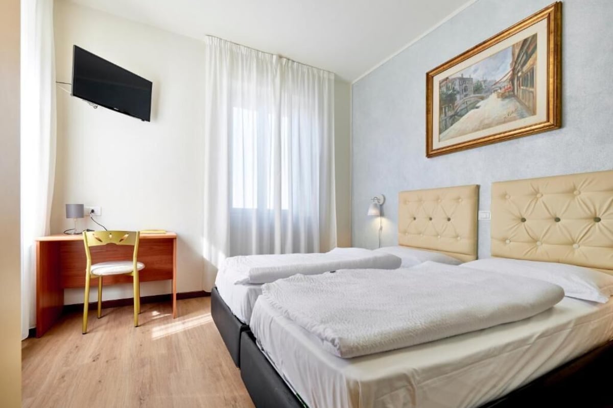 Habitación doble Confort, 2 camas individuales, vista al lago | Caja de seguridad en la habitación, insonorización y wifi gratis