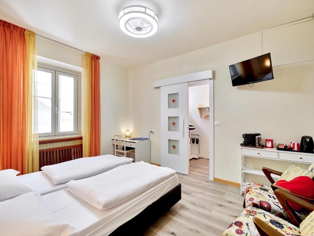 Zweibettzimmer, 2 Einzelbetten, Blick auf den Innenhof