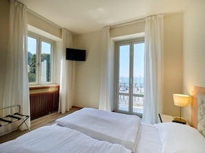 In-room safe, soundproofing, free WiFi