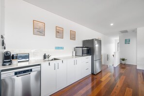 Private kitchen - SWR Beach House – Spacious Dual-Living Retreat (South West Rocks)