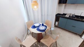 Studio Deluks | Tempat makan