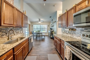 Coffee/tea maker, fridge, microwave, oven - Villa Rose - Charming 3 bedroom, 2 baths Villa with heated pool. Sleeps 6. Owners allow 1 non shedding dog up to 50lbs. We ask for pre-approval, please. Full pool heat included in price (Cape Coral)