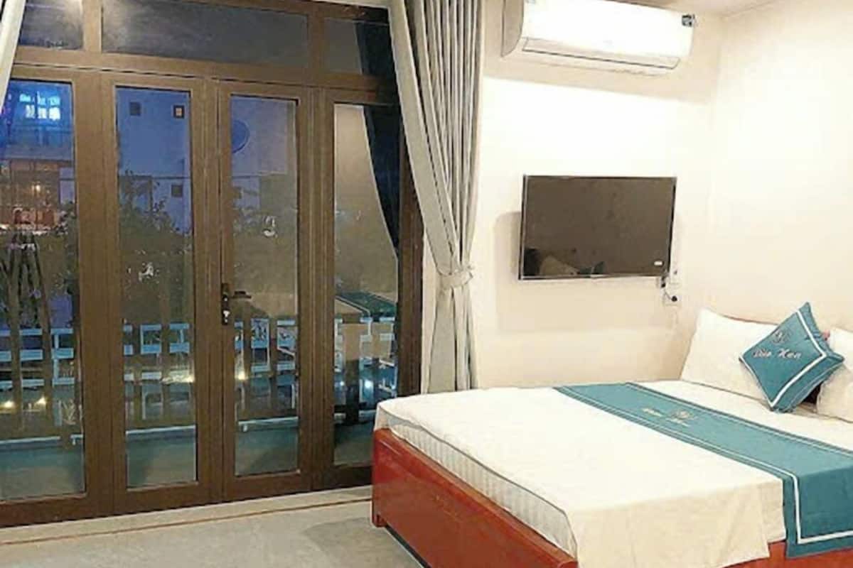 Luxury Room | Desk, WiFi (free), bed sheets