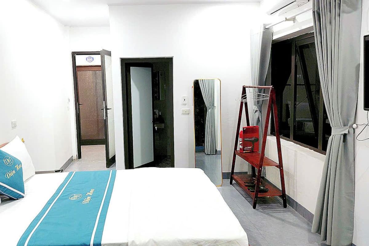 Standard Room | Desk, WiFi (free), bed sheets