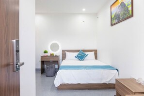 Standard Room | Desk, WiFi (free)